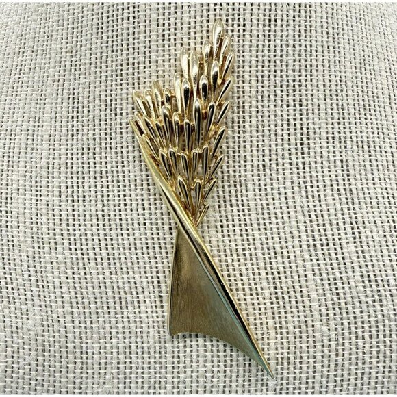 Vintage Trifari Brooch Pin Gold Toned‎ Bouquet 3” - Picture 1 of 3